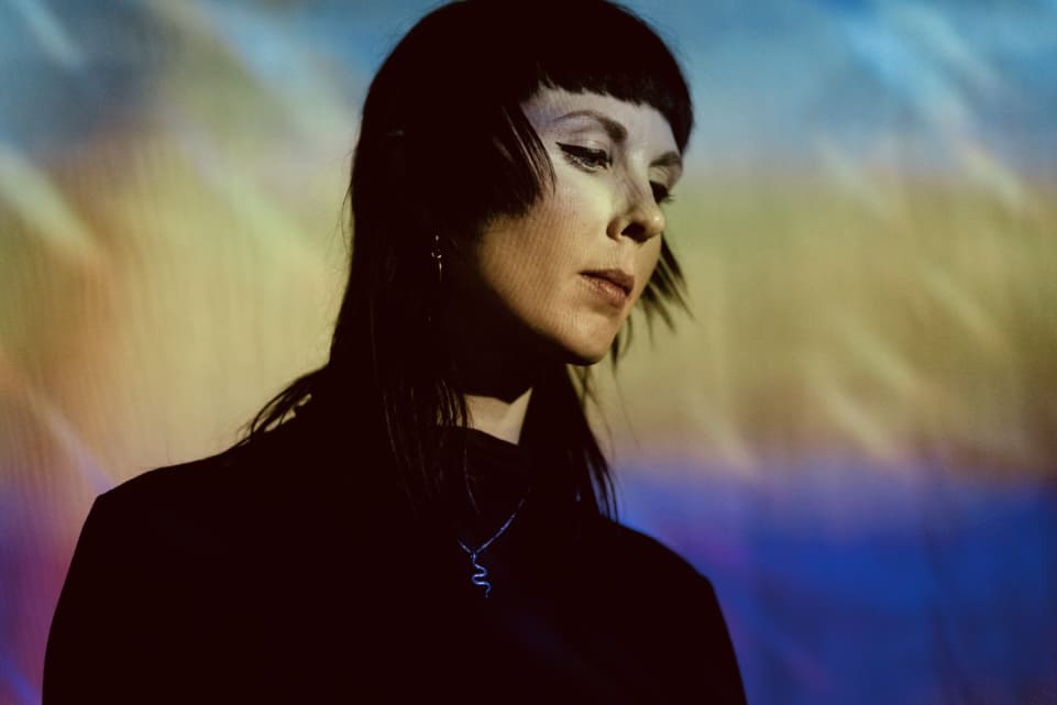 Британская художница Дейзи Дикинсон об экспериментальном видео, коллаборациях с композиторами и искусственном интеллекте