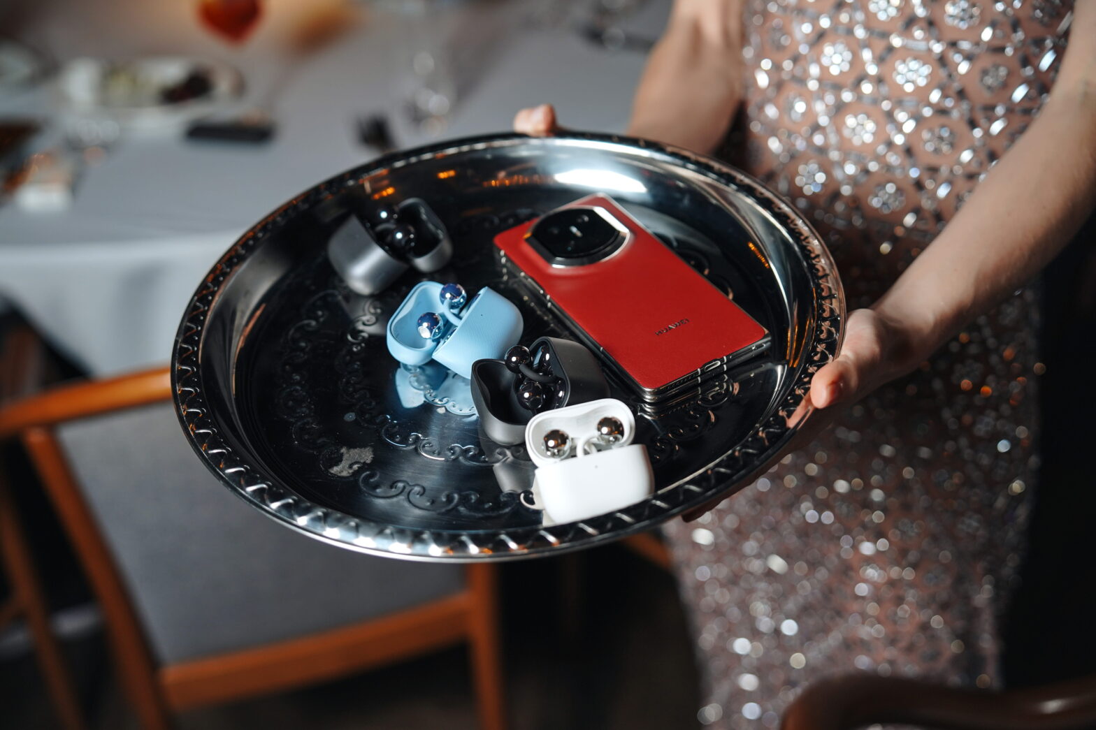 М.Видео объявляет о начале предзаказа на складной смартфон HUAWEI Mate X7 и наушники HUAWEI FreeClip 2