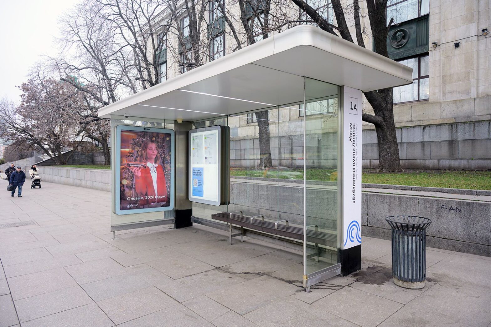 В столице появляются современные остановочные павильоны