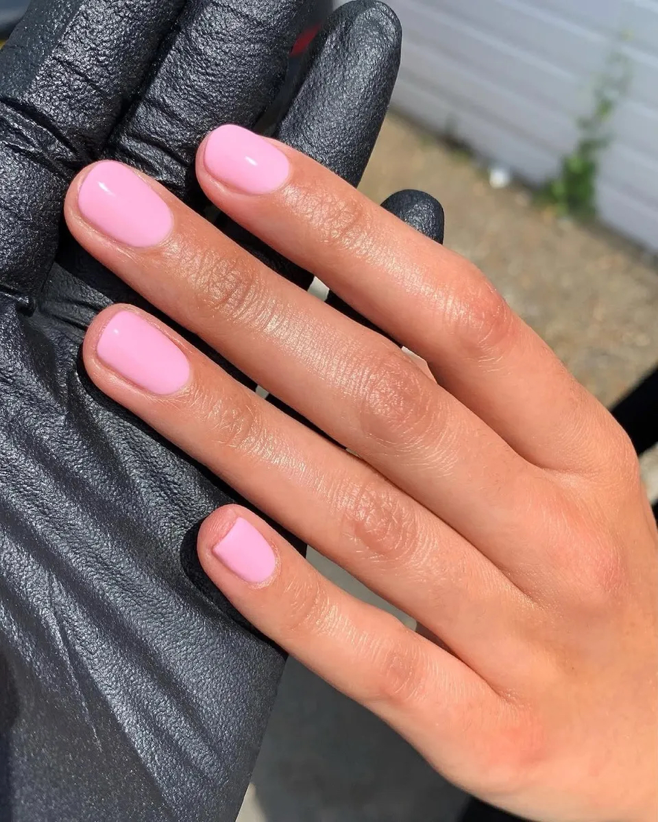 В стиле «бэбидолл»: самый модный маникюр весны 2026