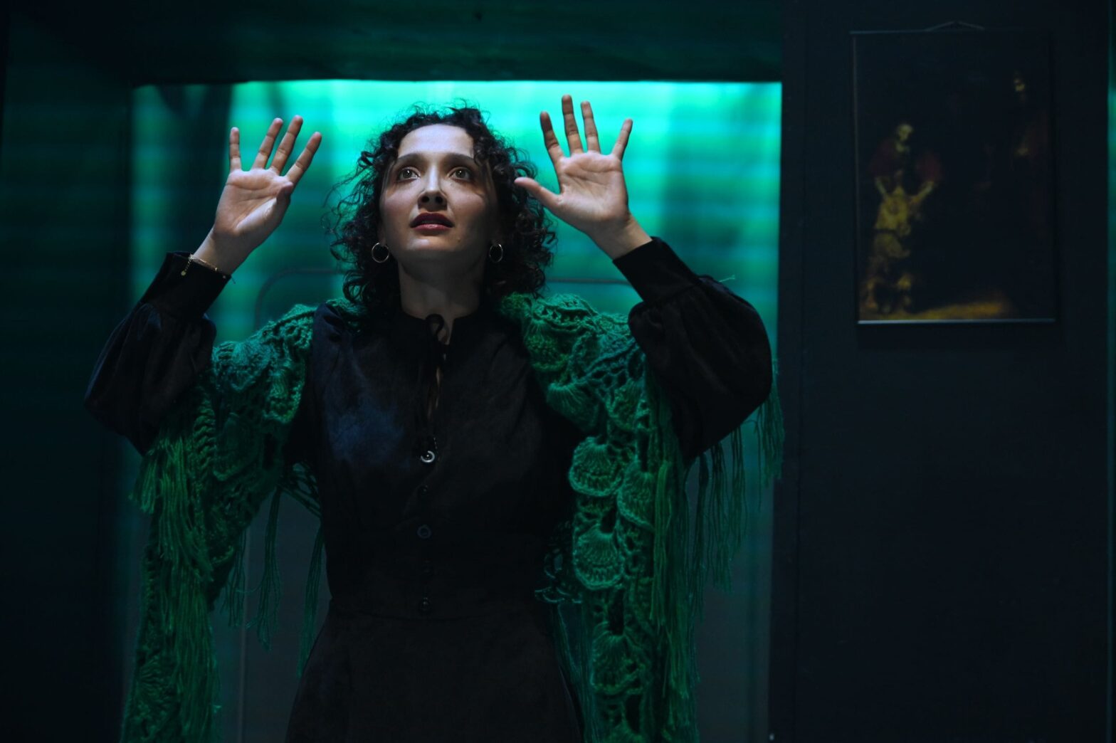 Близкие иллюзии и любовное настроение: главные премьеры весны в Москве