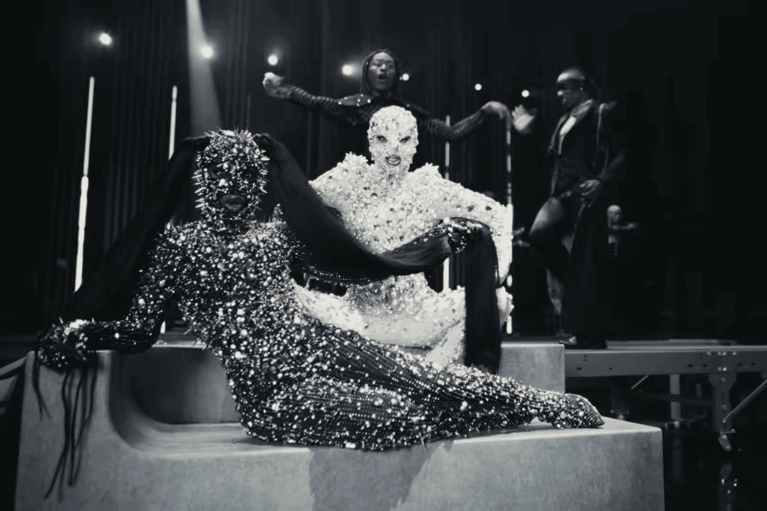 Фото недели: королева монстров выпустила клип в честь дьявола