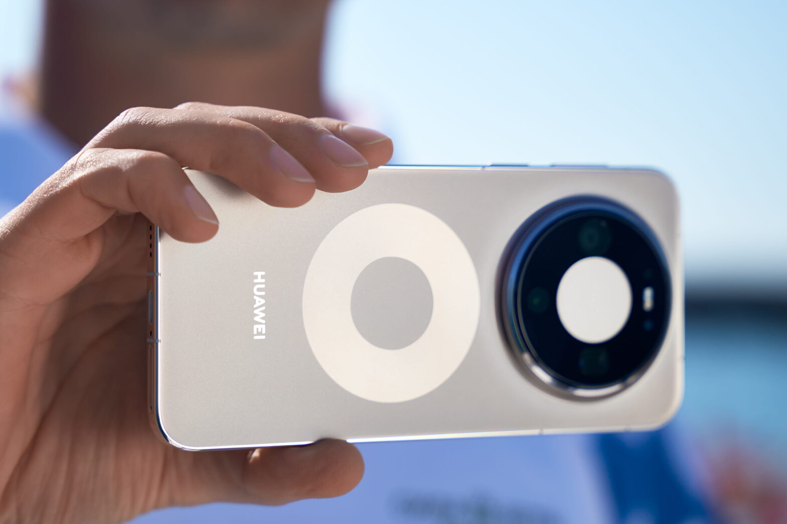 Капитан яхты «Силы Ветра» протестировал новый смартфон HUAWEI Mate 80 Pro на прочность: устройство выдержало все морские испытания