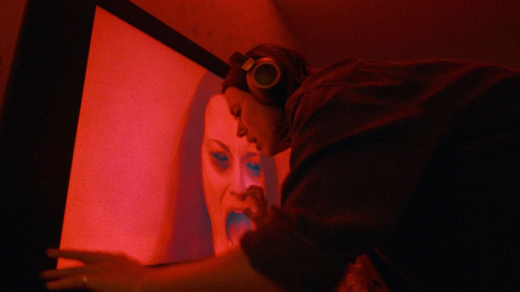 Кинопортал Фильм.ру приглашает на предпремьерный показ хоррора —«Полутон»