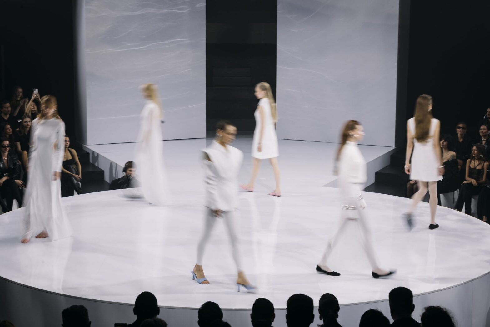 Подиум как точка старта: JOYCITY провел показ с космической программой