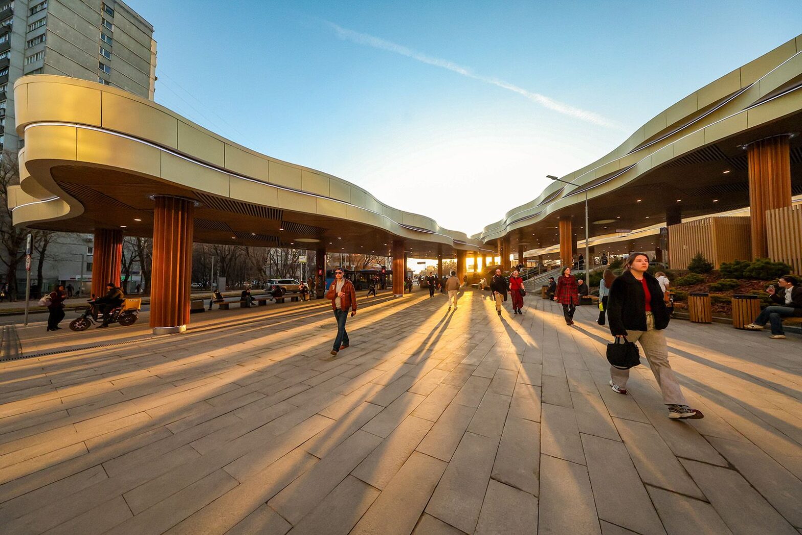 В Москве появились новые навесы «сухие ноги»