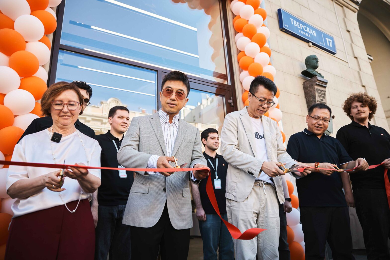 В центре Москвы открылся новый флагманский Xiaomi Store