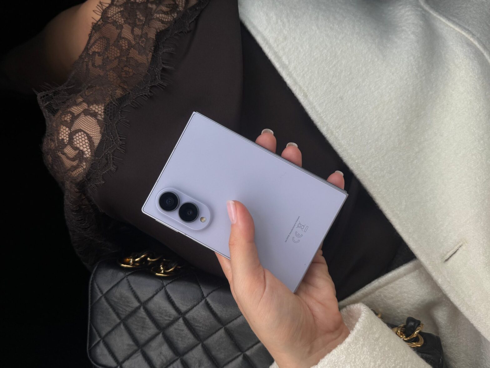 Один день в городе: как редактор Time Out успевает больше со смартфоном Samsung Galaxy Z Fold8