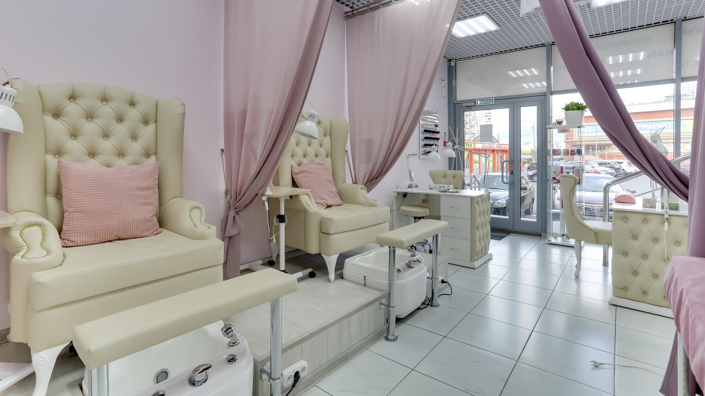 Студия маникюра emily в павлово. Студии красоты «manik studio”. Мастерская по маникюру ангелов. Студия лены лениной. Мастерская маникюра.