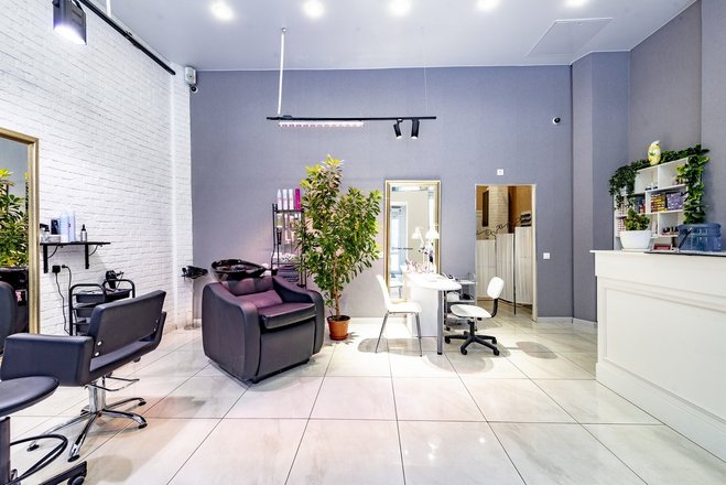 современный салон красоты, стерильная чистота, уютная атмосфера